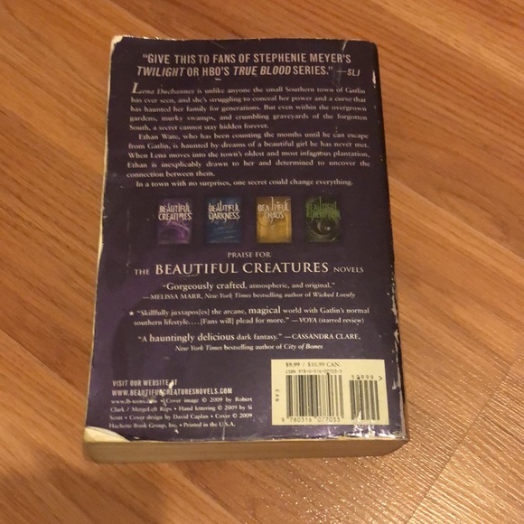 Beautiful creatures book - Picture 2 of 2